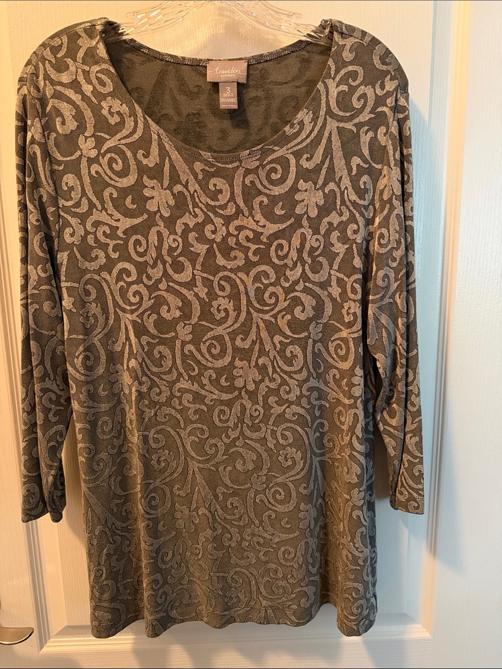 Travelers by Chicos Gray Swirl-Print Long Sleeve Tunic Top